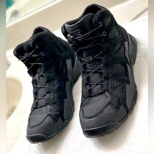 Blauer Men’s Crush boots size 10.5 body and bottom excellent condition.